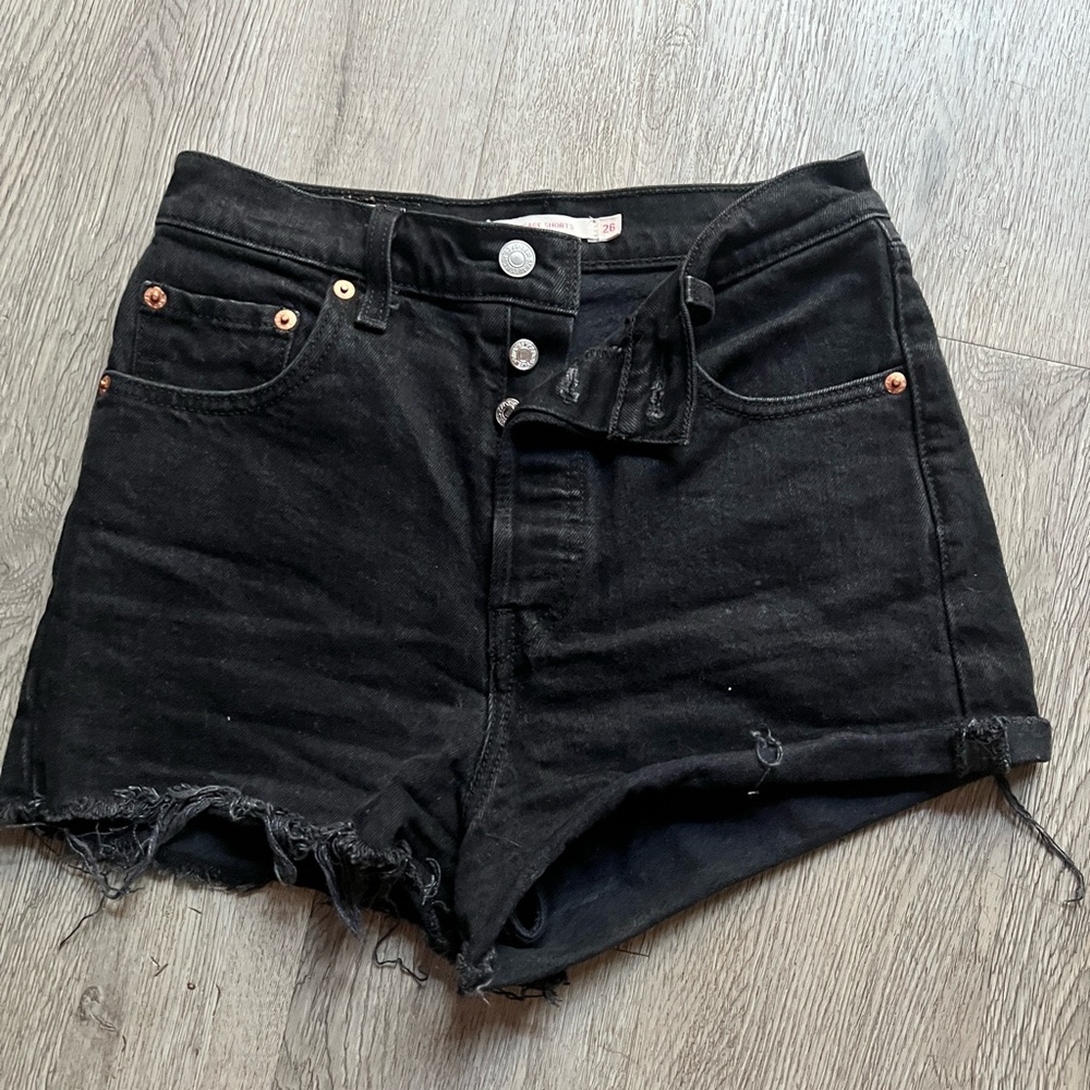 SOLD ❌Levi’s Shorts - Picture 2 of 6